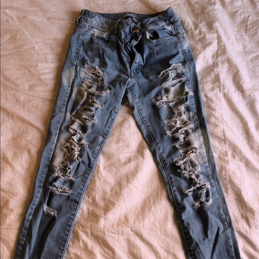 american eagle blue ripped hi-rise jeans
